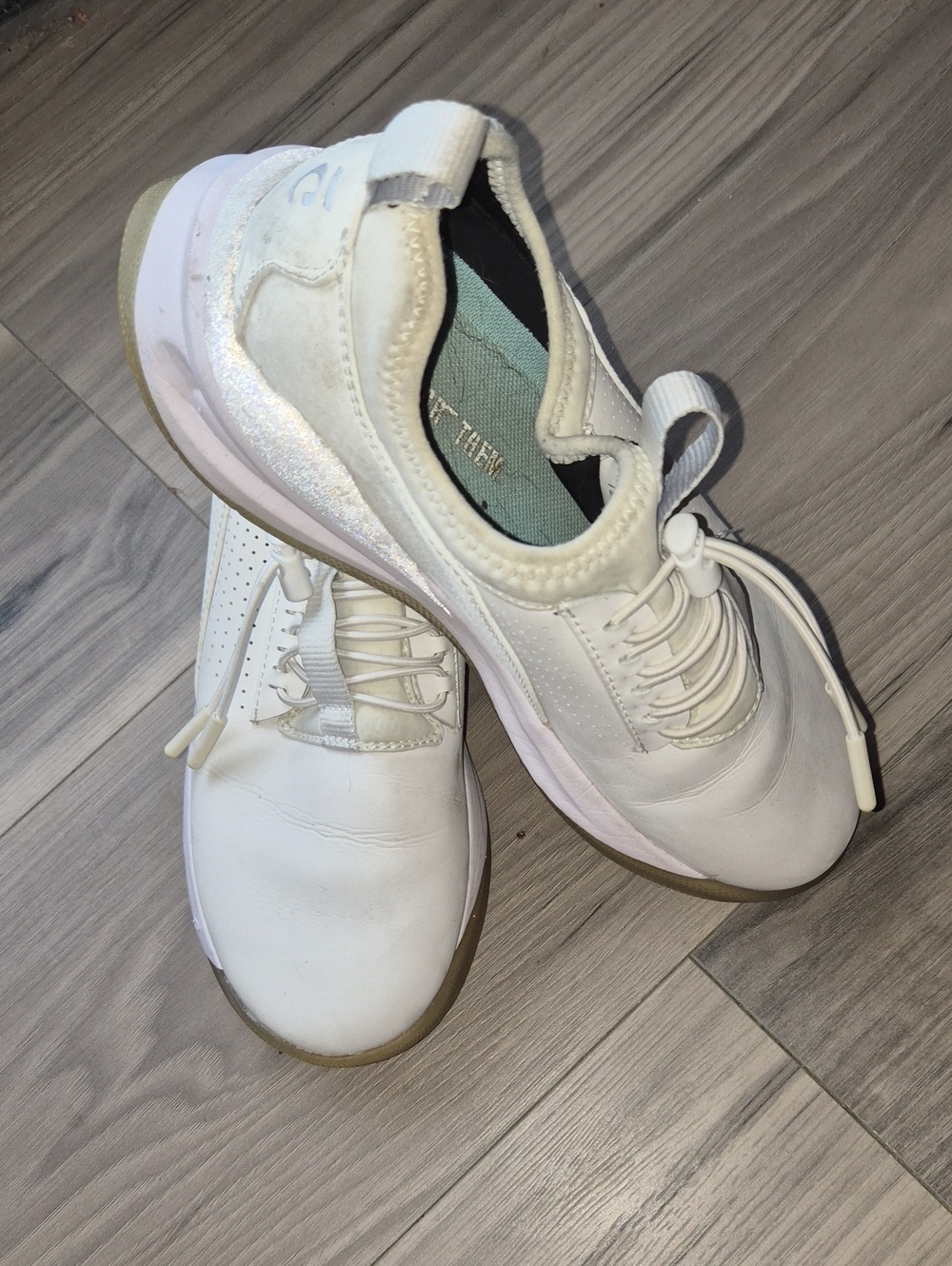 Women’s White Slip-On Clove Classic nursing Shoes Athletic Sneakers 6.5